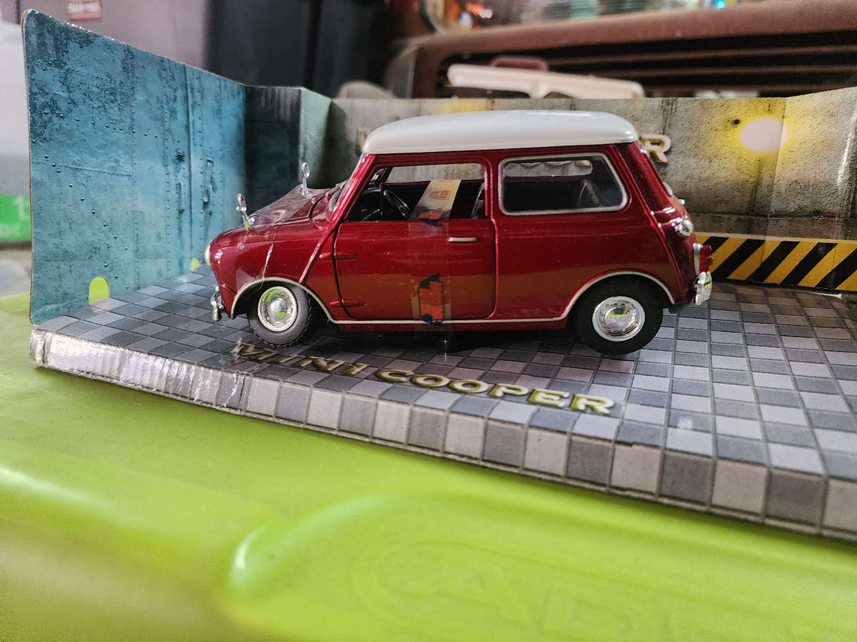 Minu Cooper (1:18)