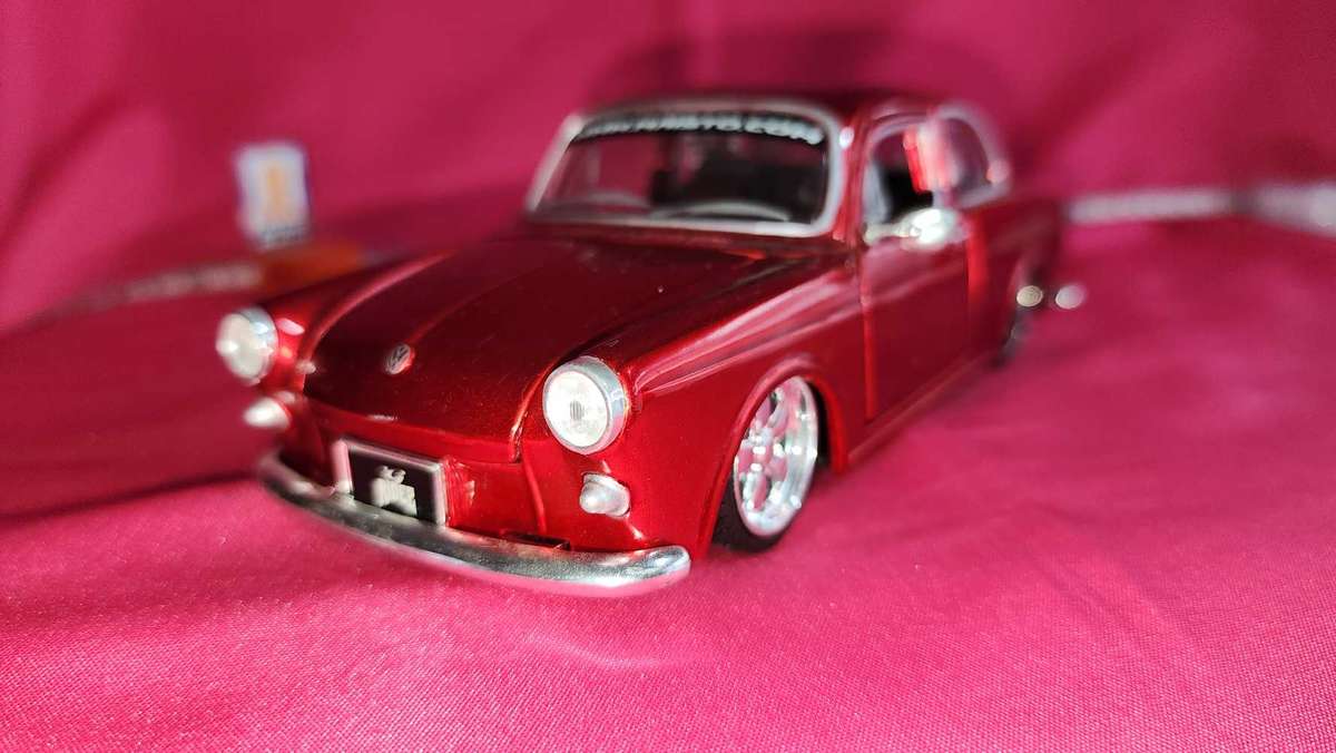 VW Notchback "Pimped" by Maisto