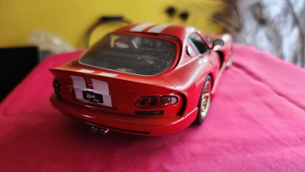 Viper GTS Coupe "Dodge" 1,18 Bburago