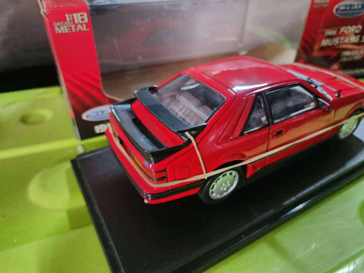 Ford Mustang SVO (1:18) Welly
