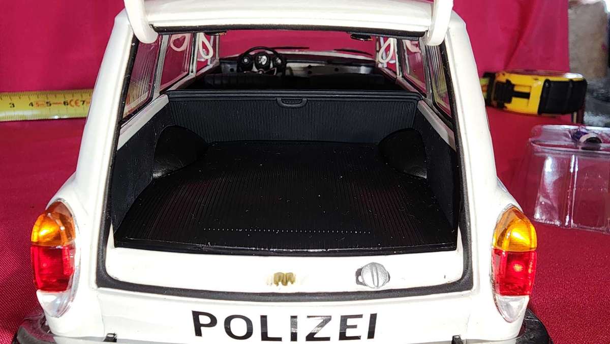 Volkswagen Notch-Back Station Wagon (Police) 1:18 Minichamps