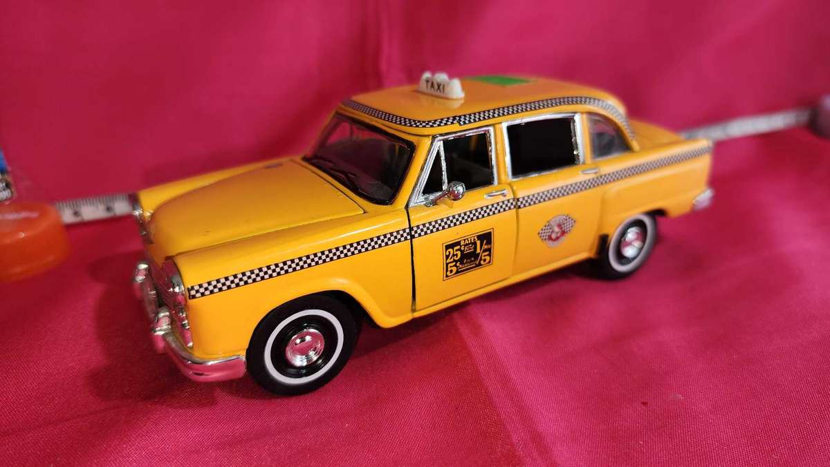 Checked Cab "50's Die-Cast 1:24
