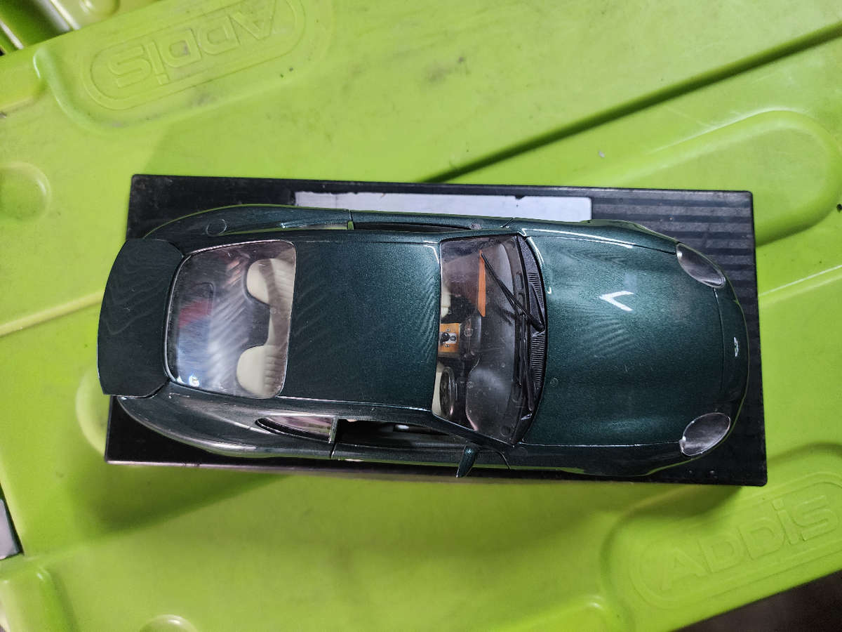 Aston Martin DB7 (1:18) Guiltoy
