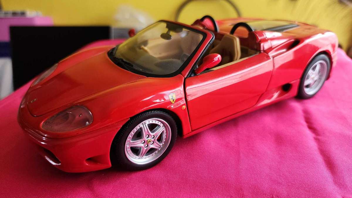 Ferrari 1:1> by Hotwheels