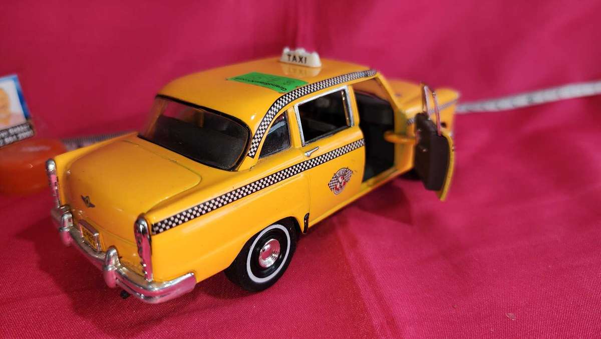 Checked Cab "50's Die-Cast 1:24