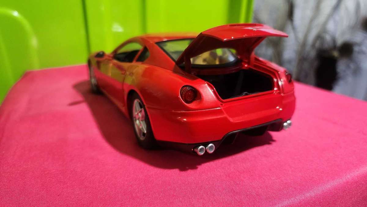 Ferrari 1:18