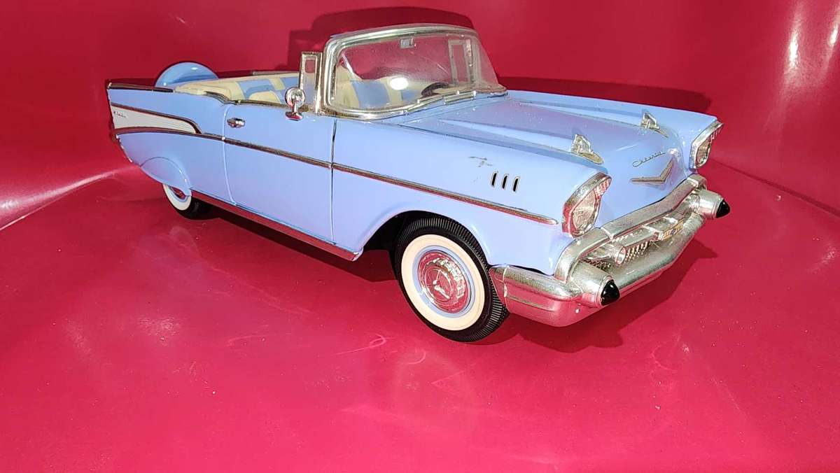 57' BelAir Convertible (1:18) by Road Signature
