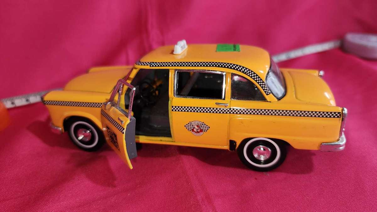 Checked Cab "50's Die-Cast 1:24