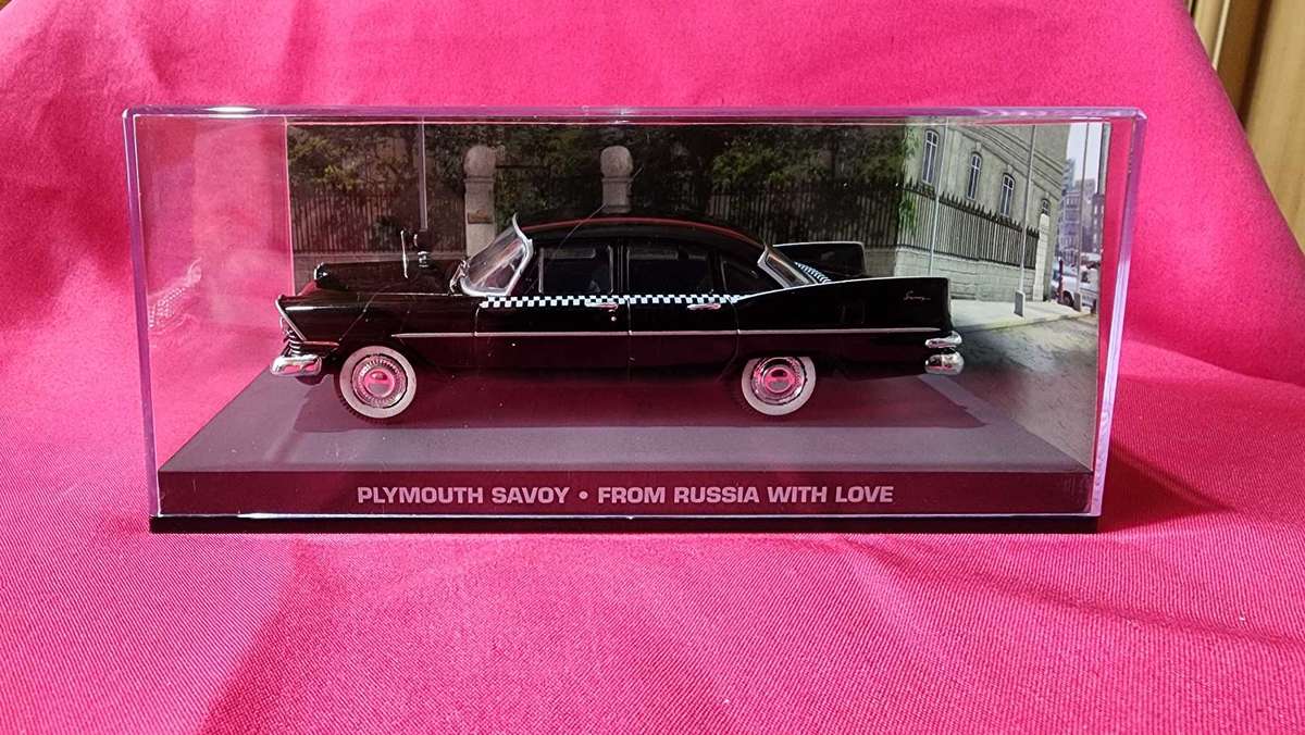 Plymouth Savoy  (1:43) James Bond