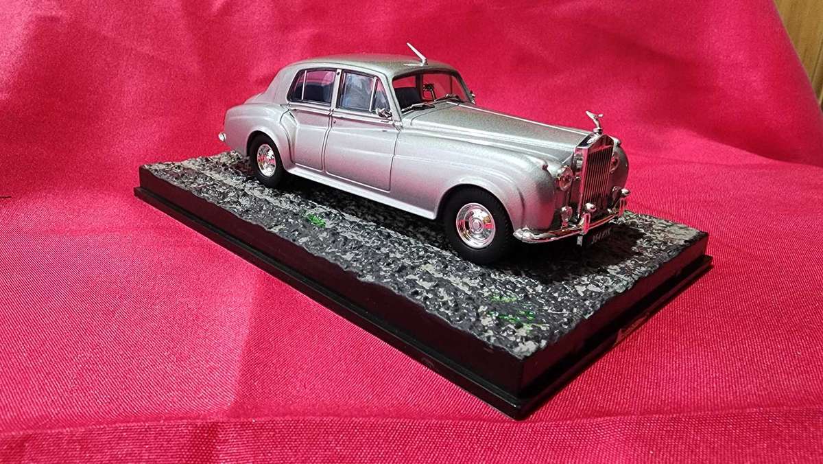 Rolls Royce Silver Cloud II (1;43) James Bond