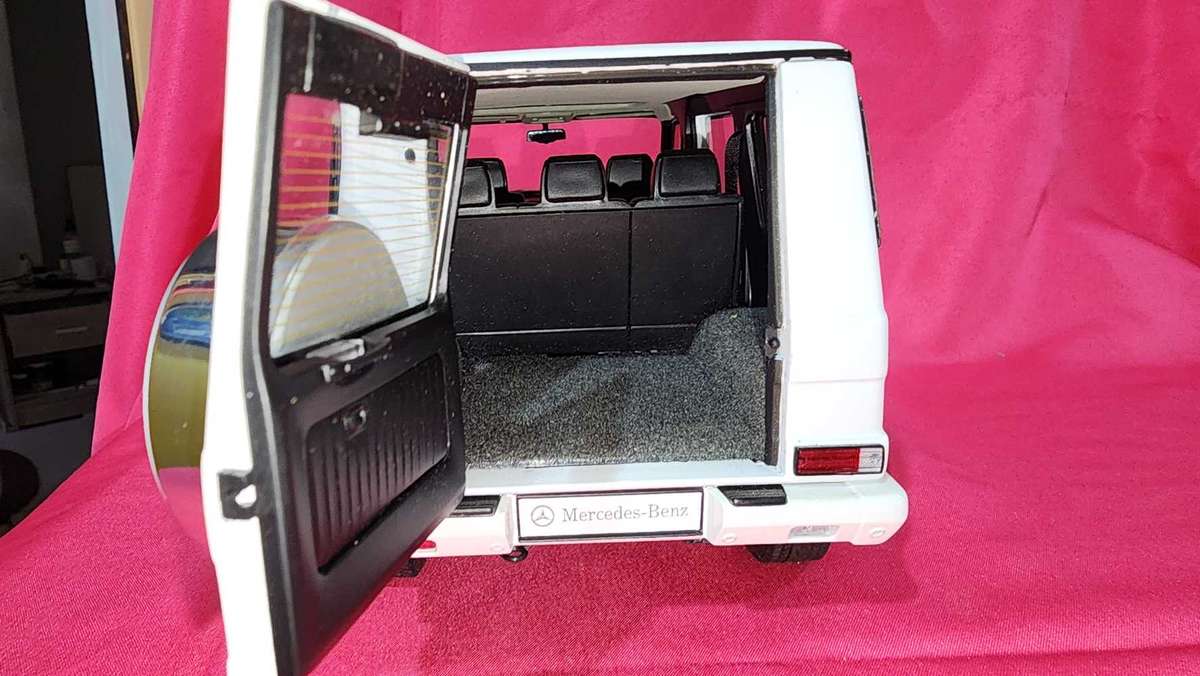 G-Wagon V8 Mercedes Benz (1:18)