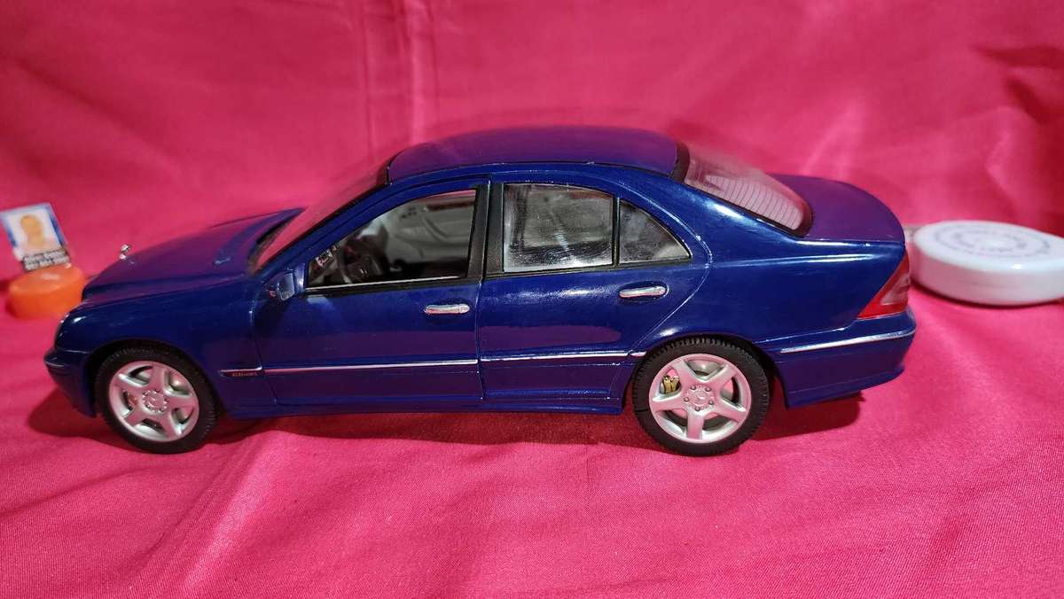 Mercedes C320 (1:18) by Welly