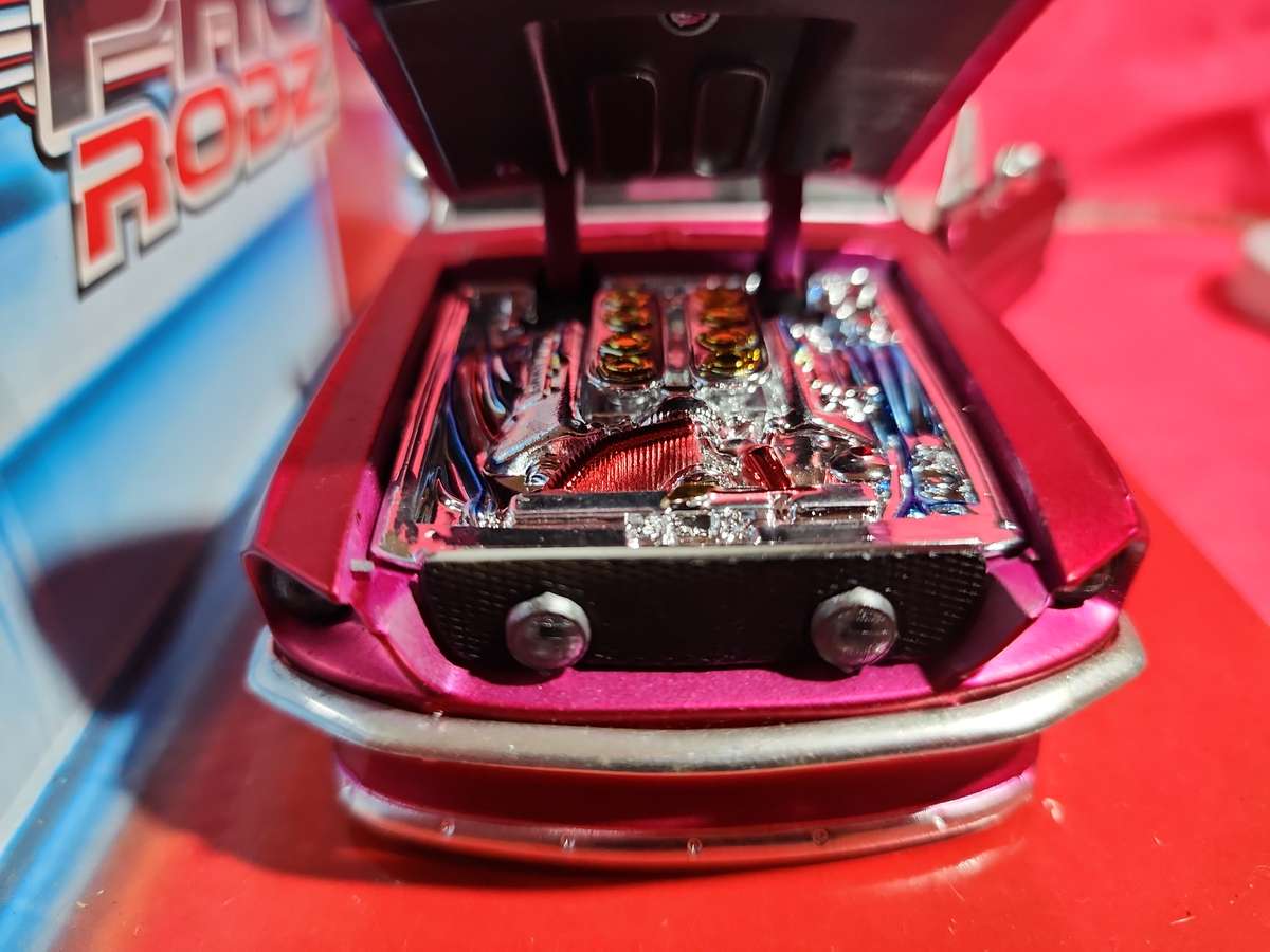 Ford Custom Mustang 1:24