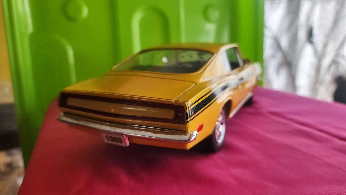 Valiant Baracuda "1:18" Plymouth Road Signature