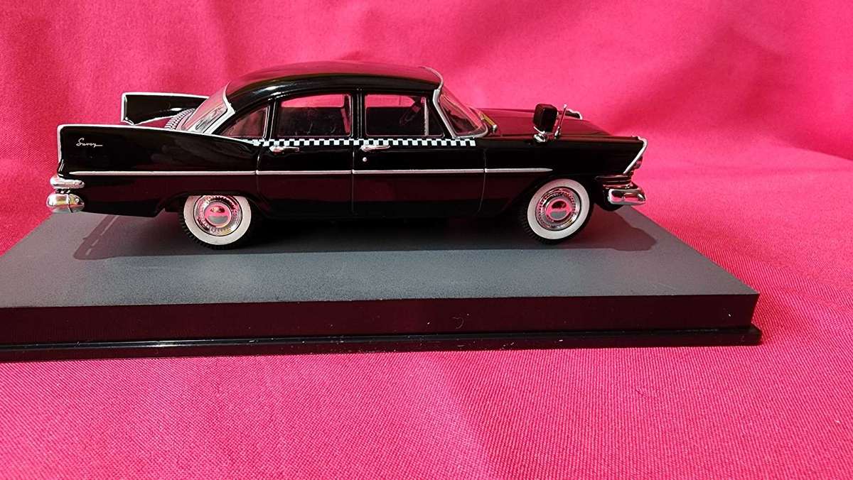 Plymouth Savoy  (1:43) James Bond