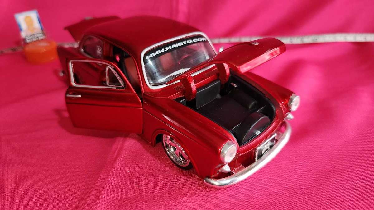 VW Notchback "Pimped" by Maisto
