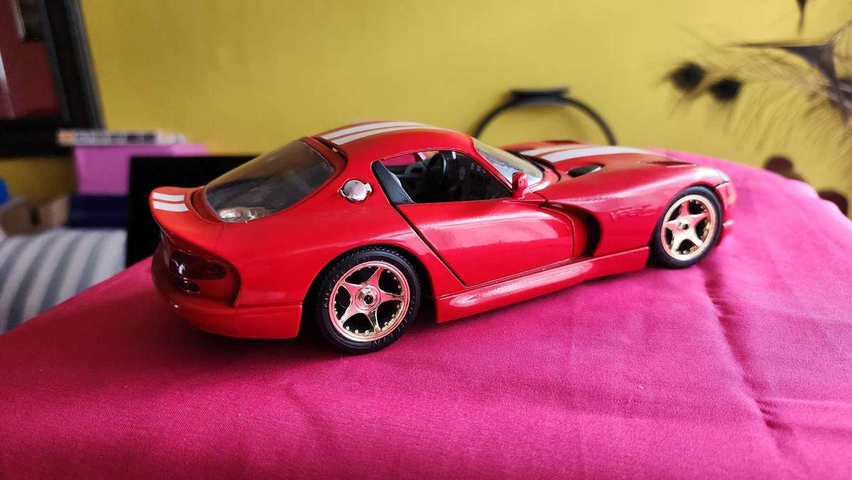 Viper GTS Coupe "Dodge" 1,18 Bburago