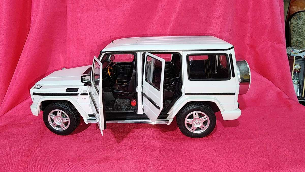 G-Wagon V8 Mercedes Benz (1:18)