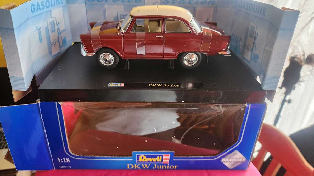 DKW Junior 1:18 by Revell