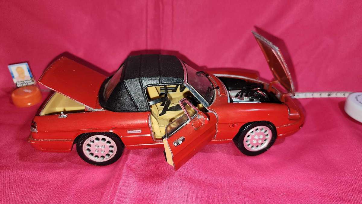 Alfa Spider (1:18) Jouef Evolotion