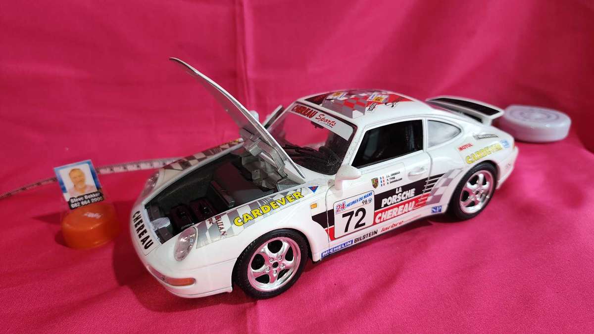 Porsche Carrera 911 90's  Bburago  (1:18)
