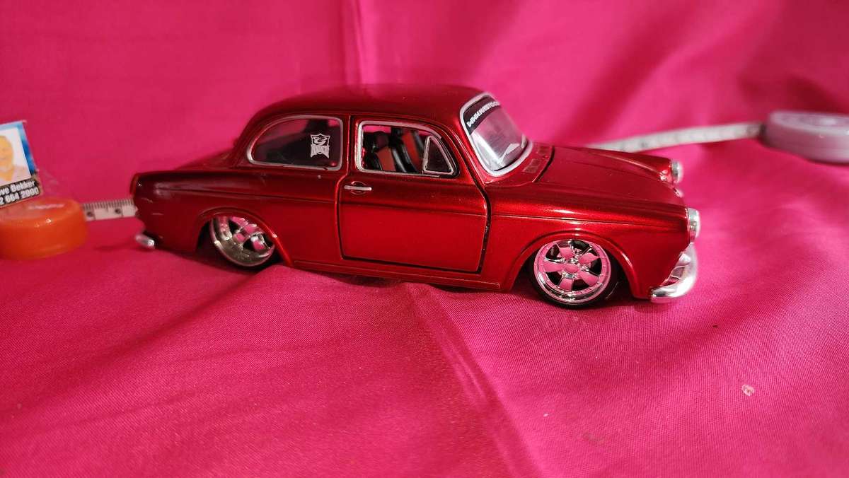 VW Notchback "Pimped" by Maisto