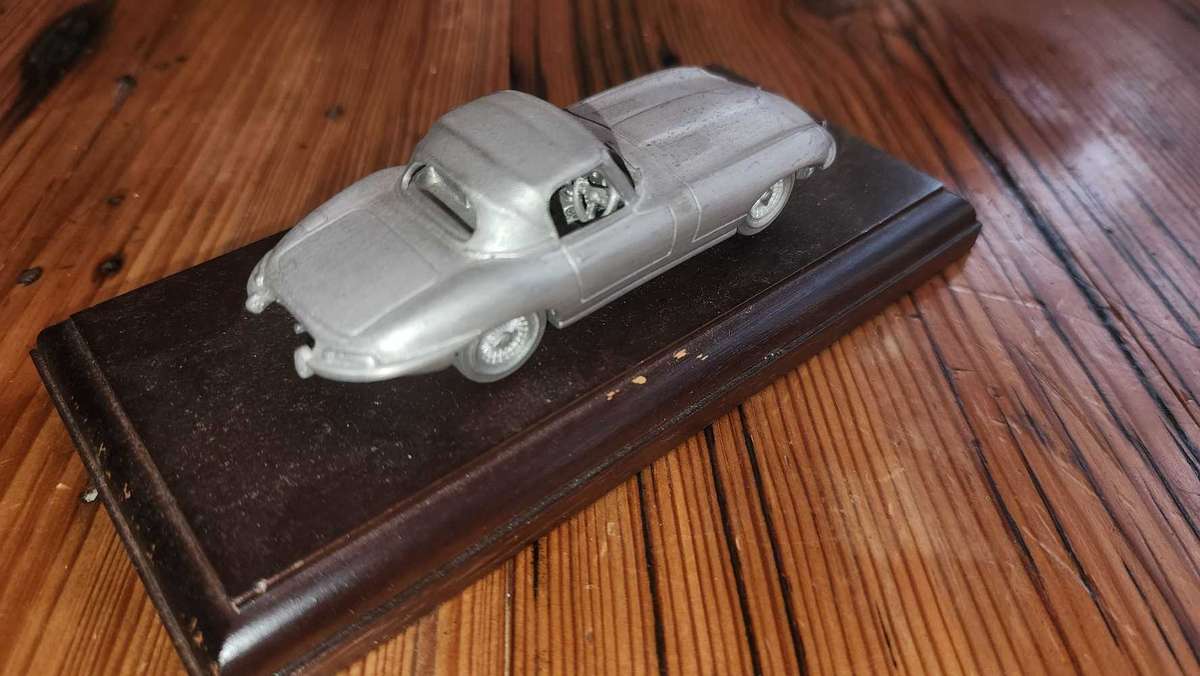 Dinky "Pewter" 1:43 Jaguar "E-Type"