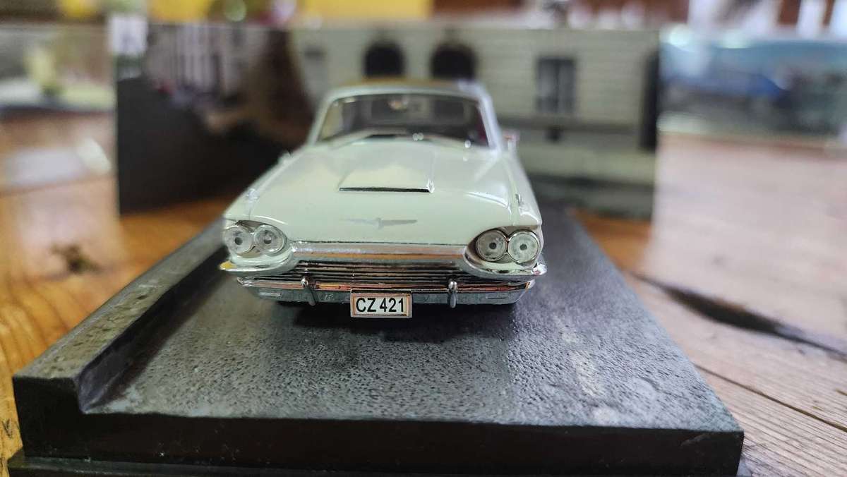 Ford Thunderbird 1:43