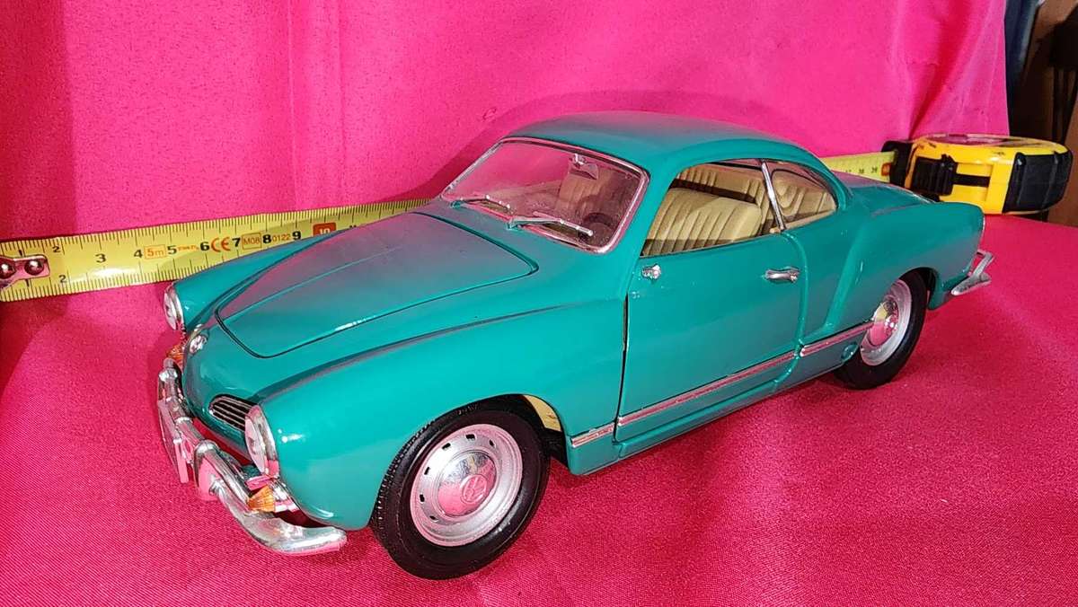 Karmann Ghia ( Road Legends) 1:18