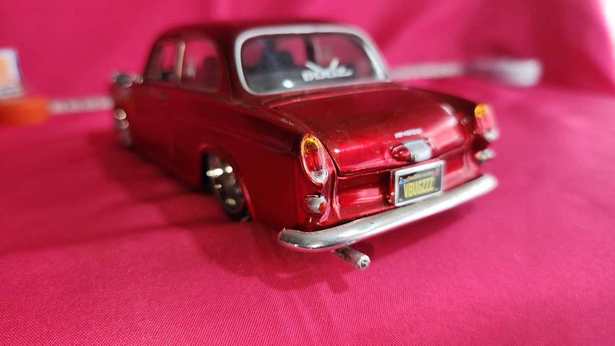 VW Notchback "Pimped" by Maisto