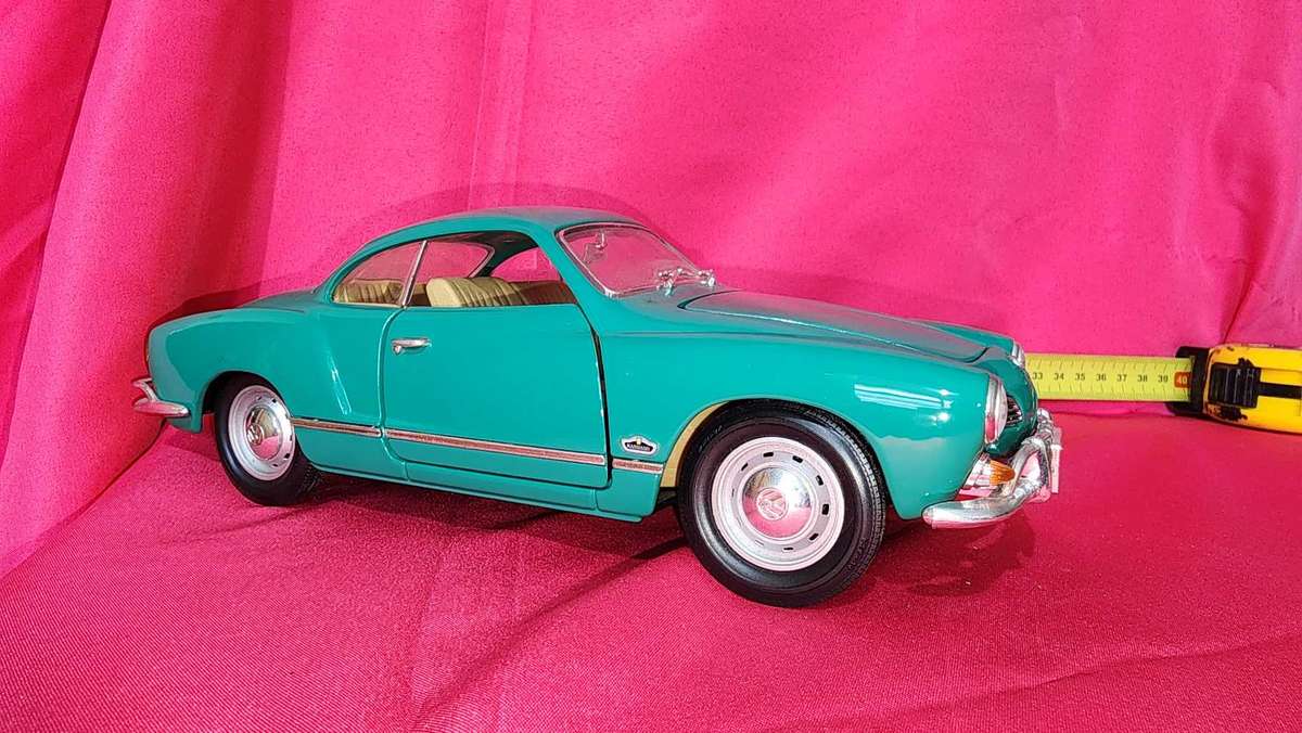 Karmann Ghia ( Road Legends) 1:18