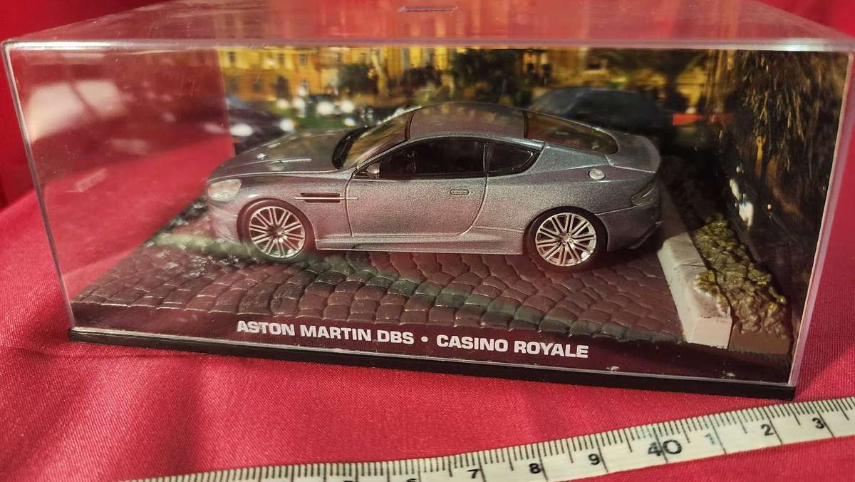 Aston Martin DBS  James Bond