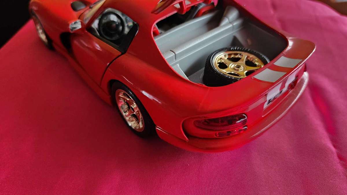 Viper GTS Coupe "Dodge" 1,18 Bburago