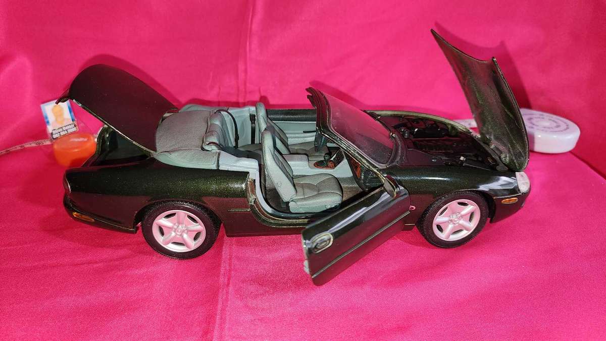 Jaguar XK 8 ( 1:18 )
