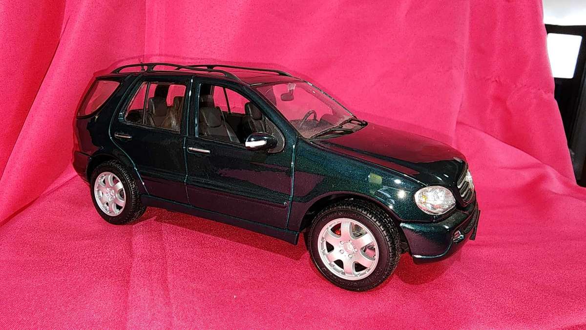 Mercedes ML (1:18)