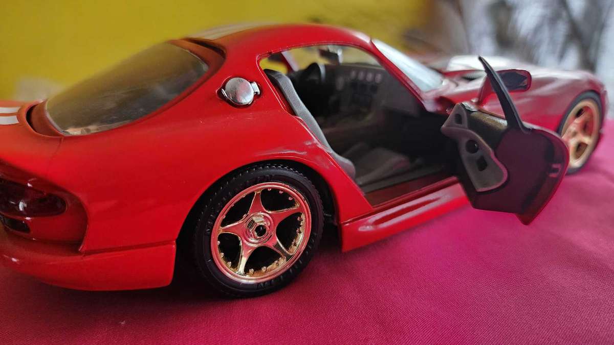 Viper GTS Coupe "Dodge" 1,18 Bburago