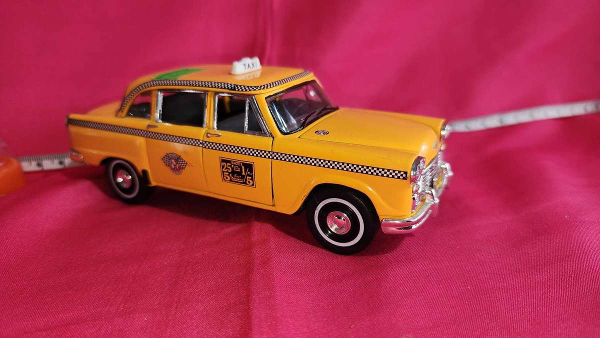 Checked Cab "50's Die-Cast 1:24