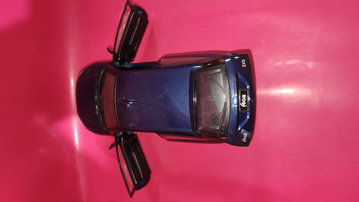 Ford Focus ZX3 (1:18) by Motormax