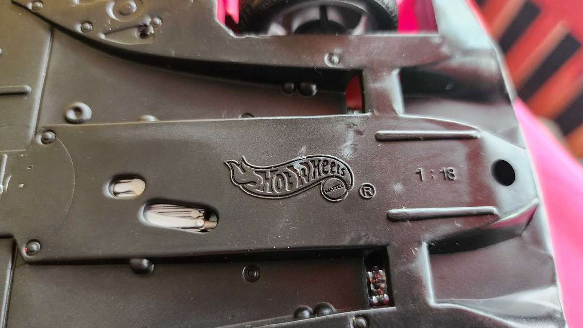 Ferrari 1:1> by Hotwheels