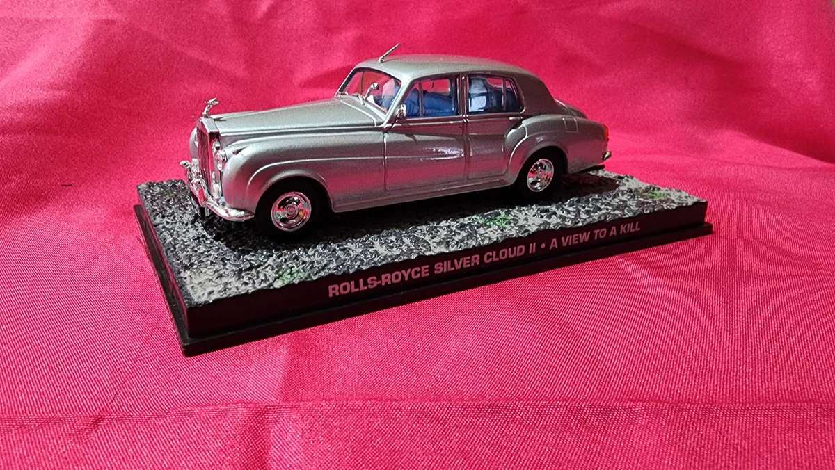 Rolls Royce Silver Cloud II (1;43) James Bond