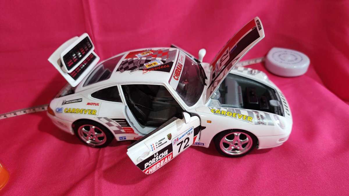 Porsche Carrera 911 90's  Bburago  (1:18)