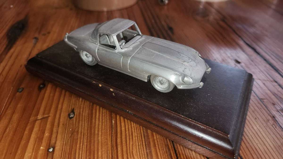 Dinky "Pewter" 1:43 Jaguar "E-Type"
