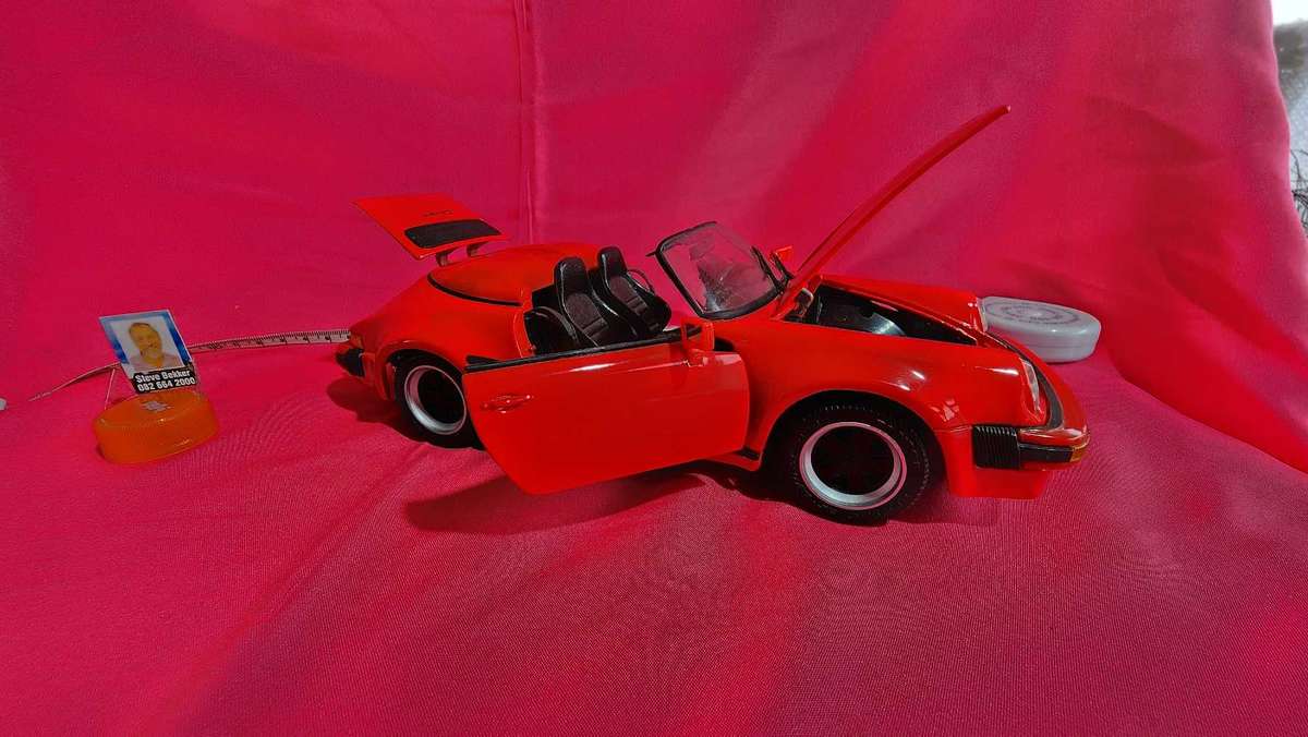 Porsche 911 Speedster (1:18) Maisto