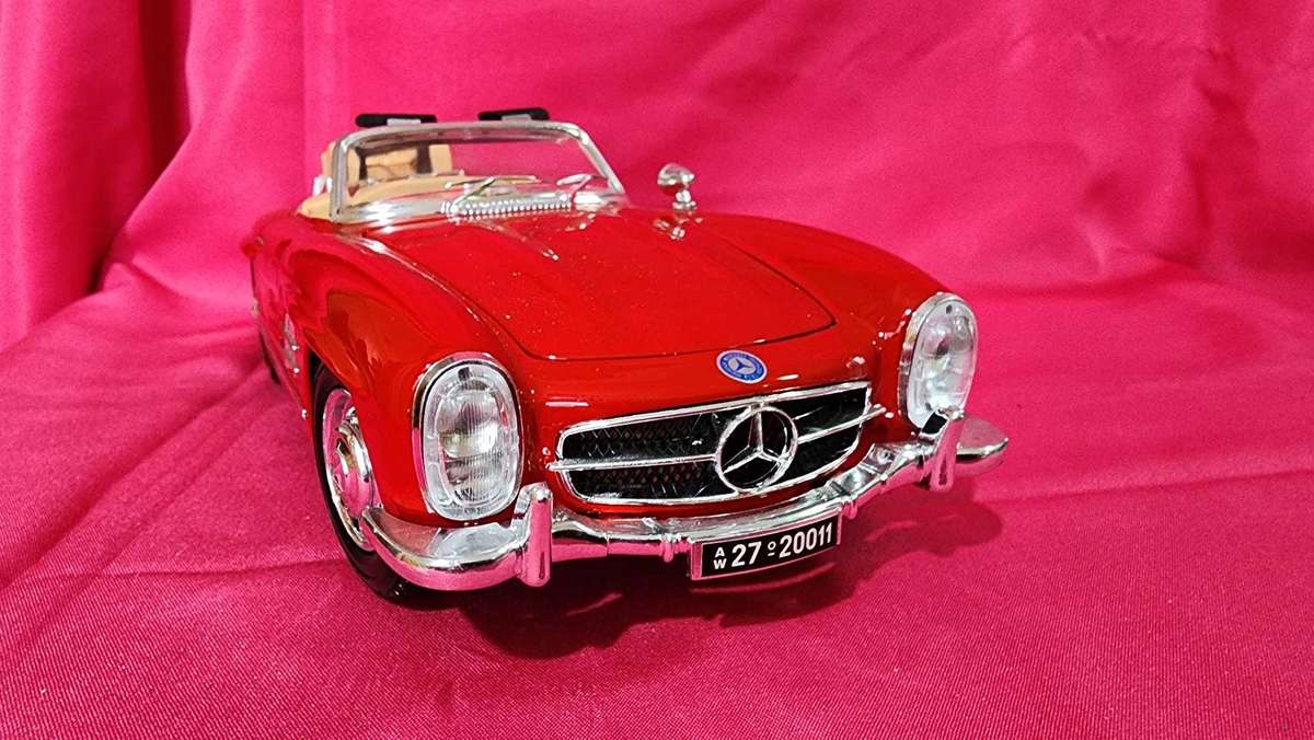 Mercedes 300 SL (Red) 1:18
