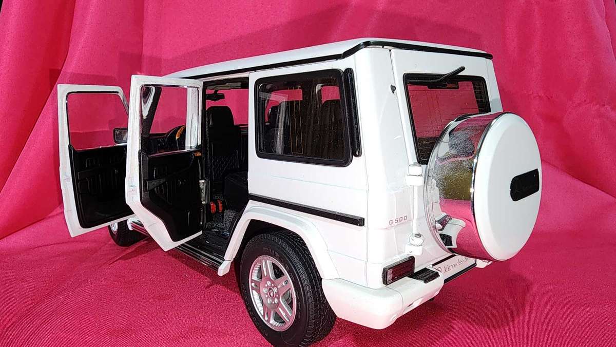 G-Wagon V8 Mercedes Benz (1:18)