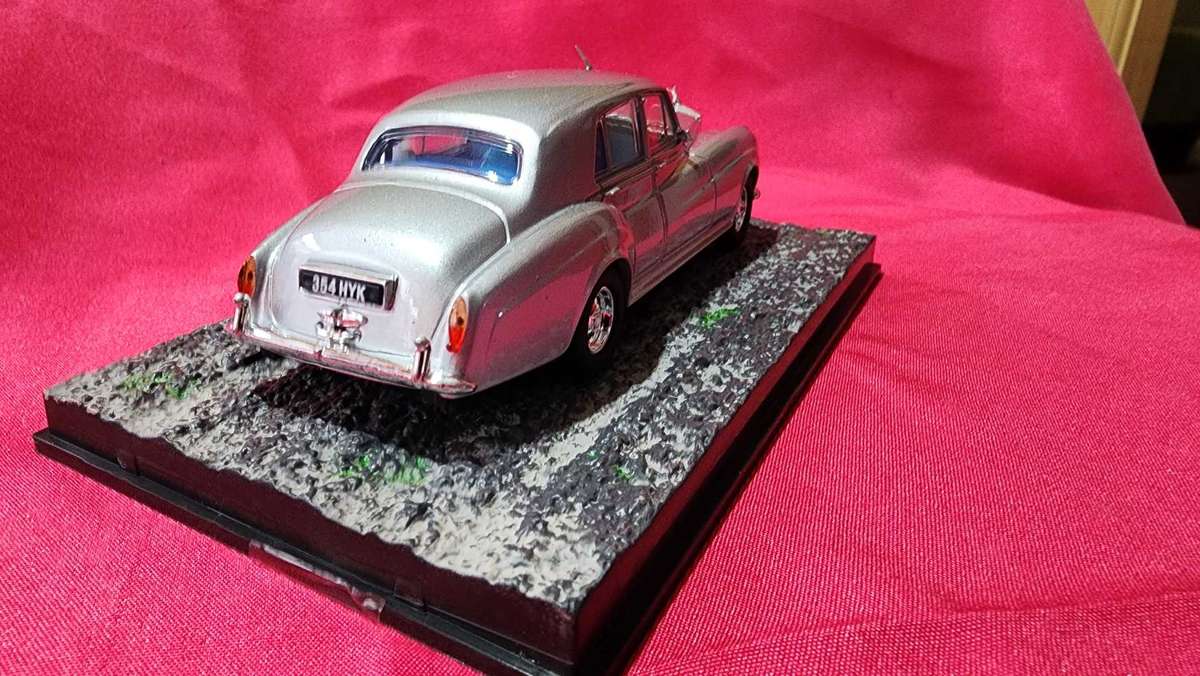 Rolls Royce Silver Cloud II (1;43) James Bond
