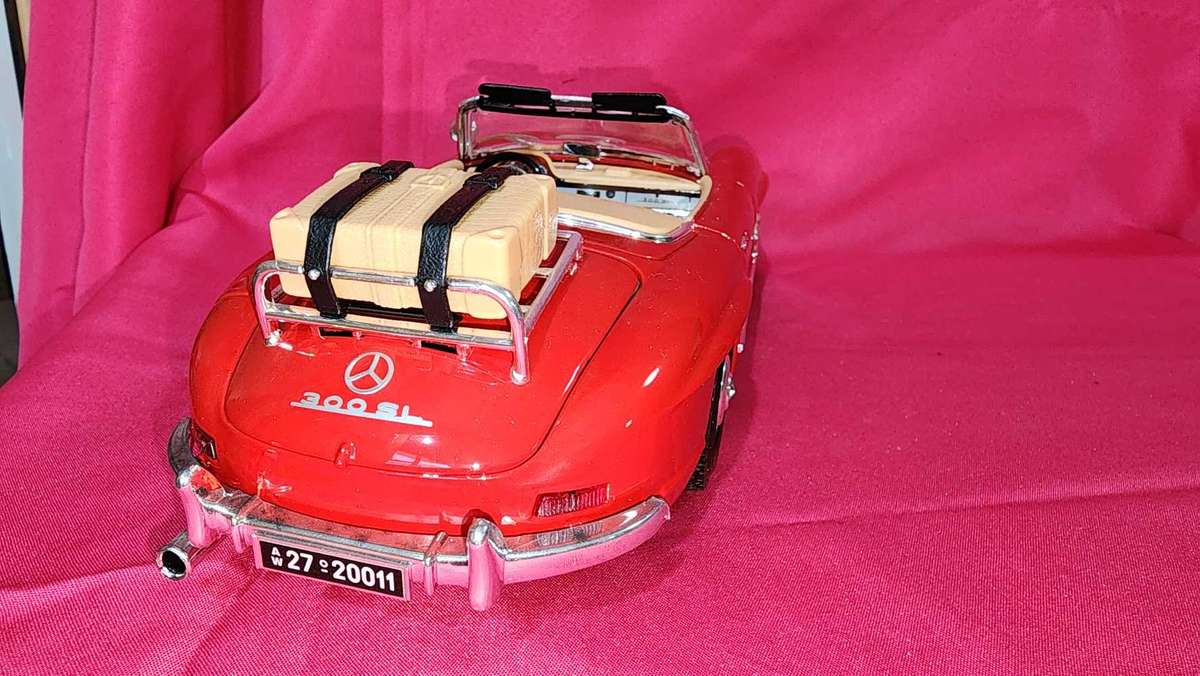Mercedes 300 SL (Red) 1:18