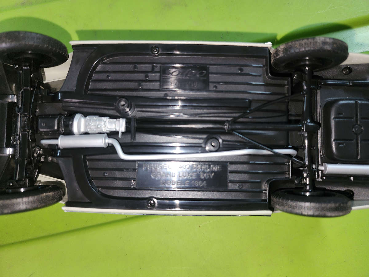 Peugeot 403 Sedan (1:18) Solido