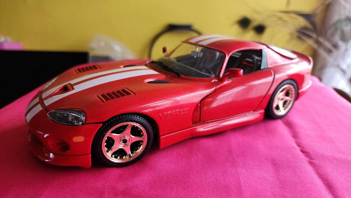 Viper GTS Coupe "Dodge" 1,18 Bburago