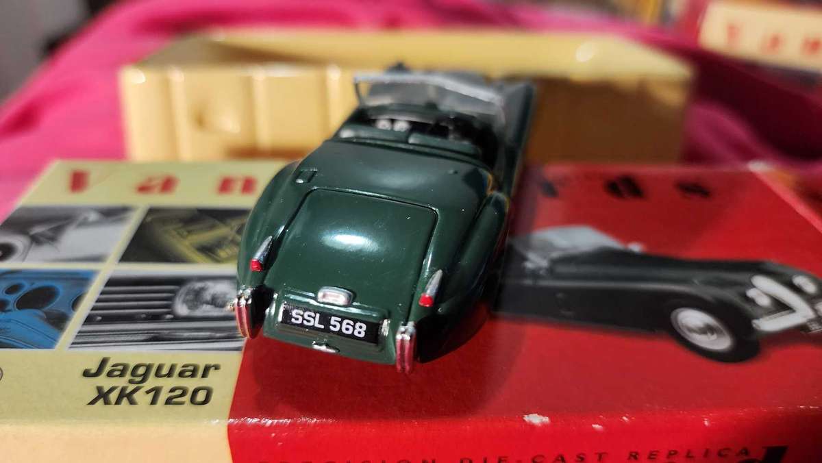 Jaguar XK 120 by Vanguards
